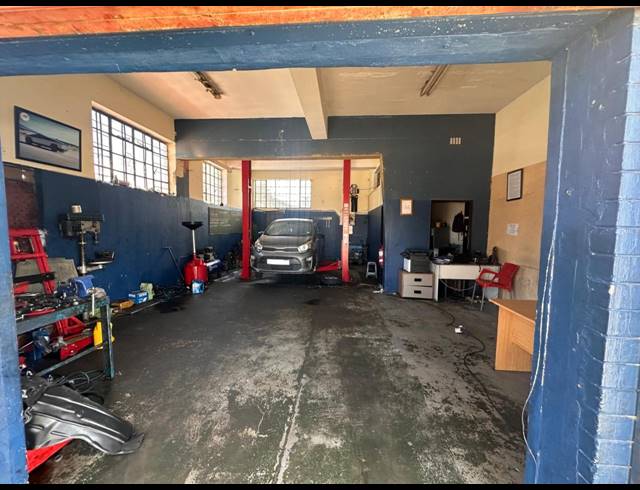 2,230M² INDUSTRIAL YARD FOR SALE IN KEMPTON PARK CENTRAL